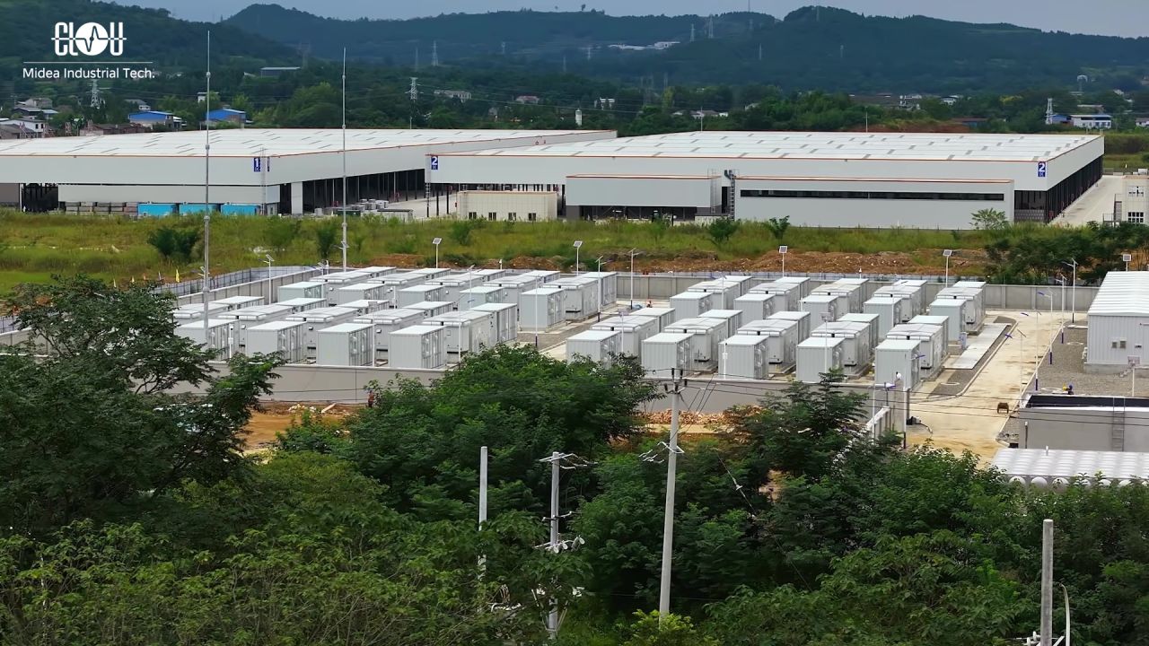 Wielkoskalowa instalacja magazynów energii CLOU